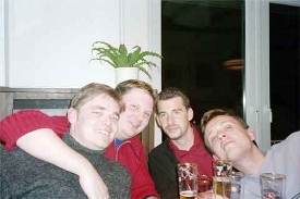 wie die Hühner auf der Stange